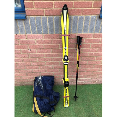 118 - Pair of childs TECNO Pro CARVE 20 skis and a pair of TECNO power ski poles with a blue carry bag (se... 