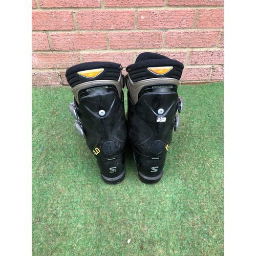 119 - Pair of SALMON SPORT ski boots in size UK 6 1/2