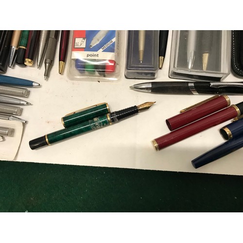 17 - Large collection of pen sets to include paper mate and fountain pens see all pictures