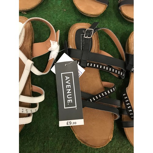 137 - 6 X pairs of a AVENUE  Sandals