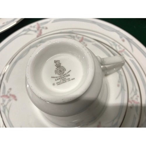 149 - 35 x piece ROYAL DOULTON Table wear H5084 CARNATION