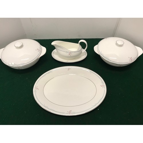 149 - 35 x piece ROYAL DOULTON Table wear H5084 CARNATION