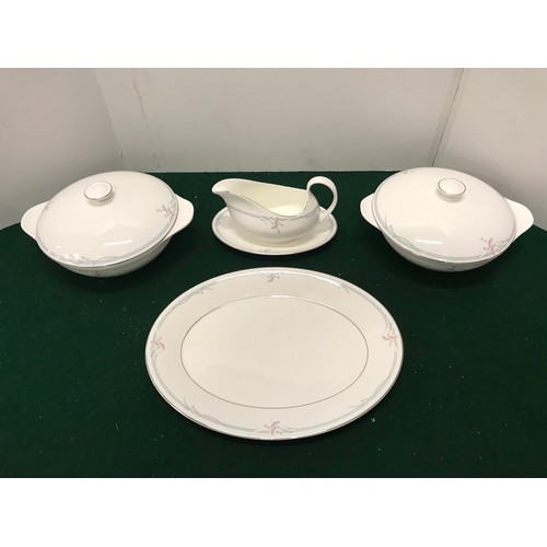 149 - 35 x piece ROYAL DOULTON Table wear H5084 CARNATION