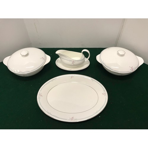 149 - 35 x piece ROYAL DOULTON Table wear H5084 CARNATION