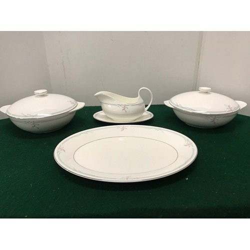 149 - 35 x piece ROYAL DOULTON Table wear H5084 CARNATION