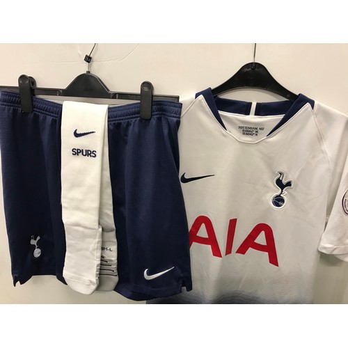 83 - Tottenham Hotspur youth kit