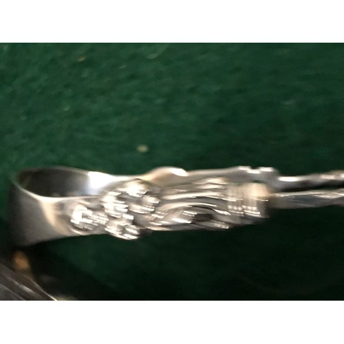 47 - Silver hallmarked apostle sugar tongs Birmingham 1901 see all pictures Total weight 13.10g