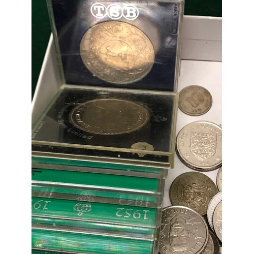 235 - Mixed collection of cased and loose coinagesee all pictures