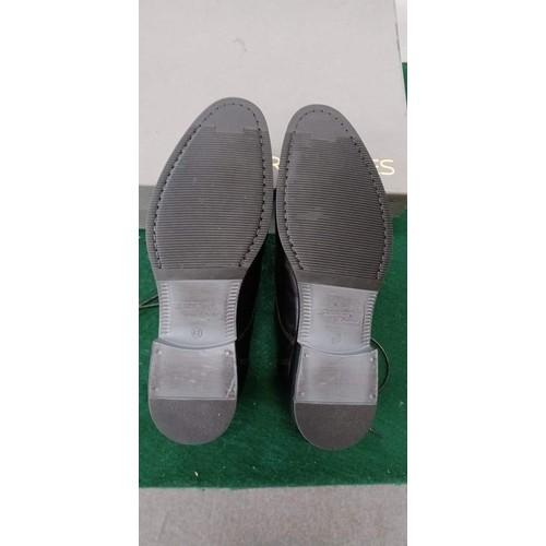 52 - PARK & JAMES Black gents shoes