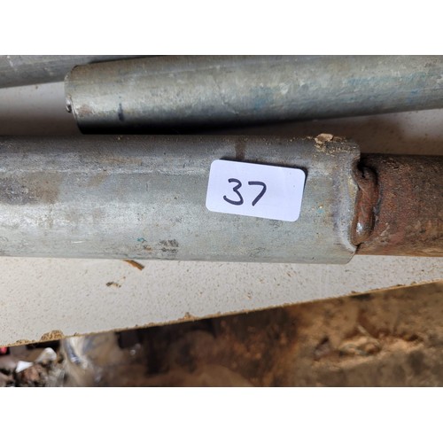 37 - qty metal pipes