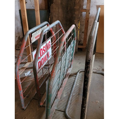 25 - 4 metal barriers