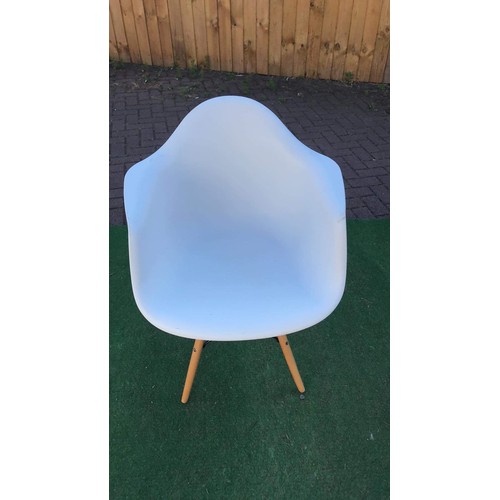 107 - Contemporary egg chair