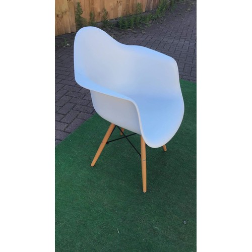 107 - Contemporary egg chair