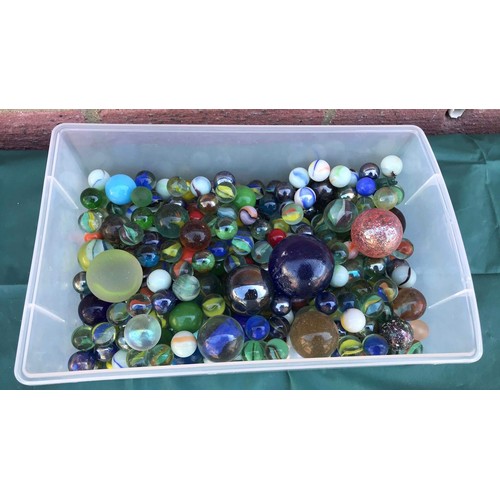 84 - Large quantity of mixed marbles