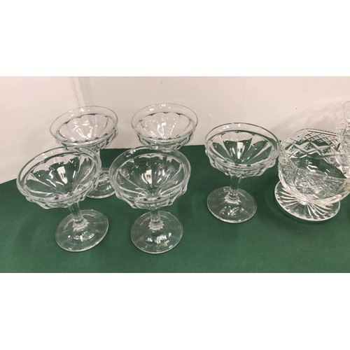 16 - 10 glass sundae dishes