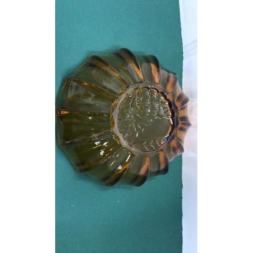 21 - Amber glass decorative fruit bowl