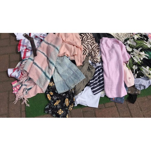 126 - Very large quantity of clothing for male and female - some new with tags