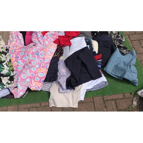 126 - Very large quantity of clothing for male and female - some new with tags