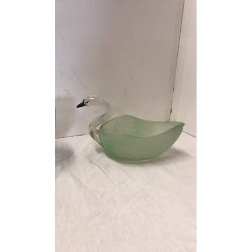 26 - Glass bowl & glass swan