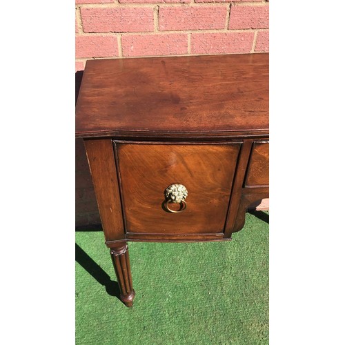 226 - Mahogany 3 draw sideboard/low boy