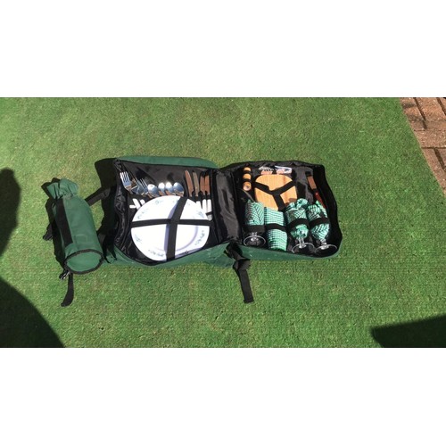 239 - Green picnic backpack set