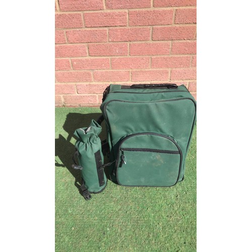 239 - Green picnic backpack set