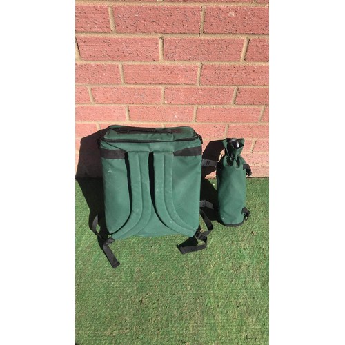 239 - Green picnic backpack set