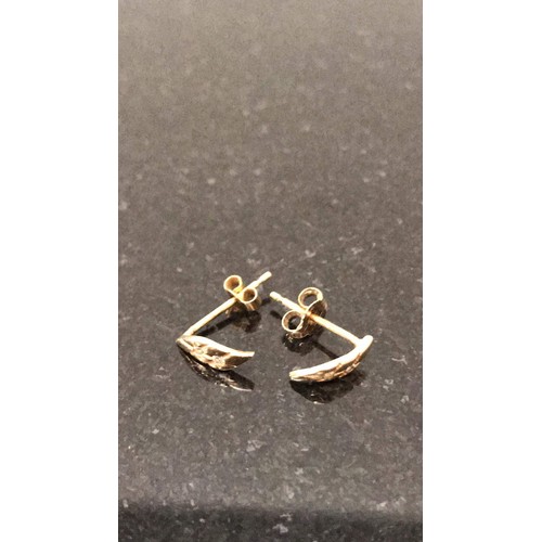 174 - Pair of 14ct gold earrings 0.74g