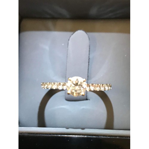 190 - 18kw gold 0.91ct G/vs1 diamond ring (see all pictures)