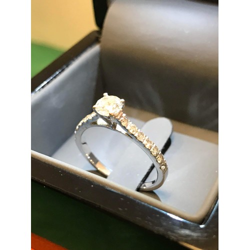 190 - 18kw gold 0.91ct G/vs1 diamond ring (see all pictures)