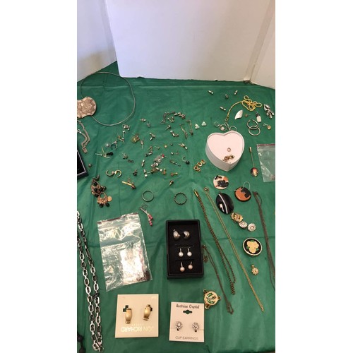 320 - Large quantity of costume Jewellery