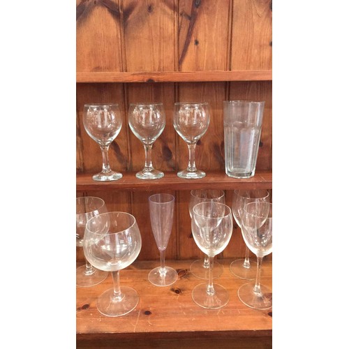 345 - Two shelves of glasses including 4 pink stemmed glasses