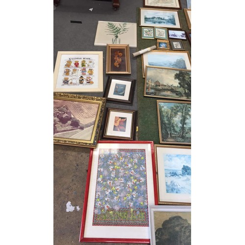 368 - Very large quantity of mirrors, prints & maps