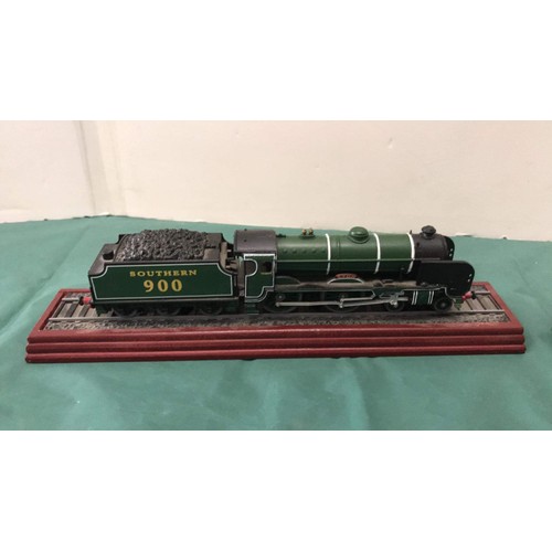 366 - 2 model trains