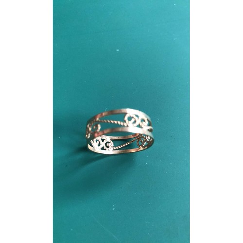 188 - 9ct ring size U/V weight 1.97g