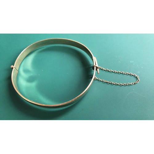 150 - 9ct metal core bangle