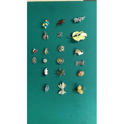 422 - selection of 20 broaches