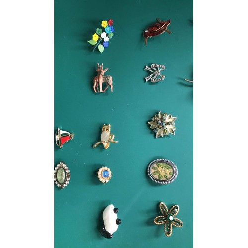 422 - selection of 20 broaches