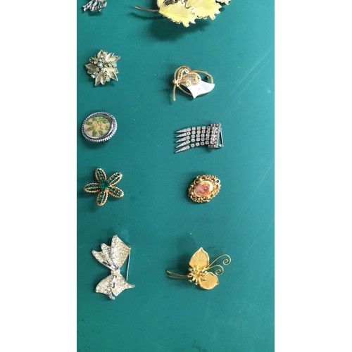 422 - selection of 20 broaches