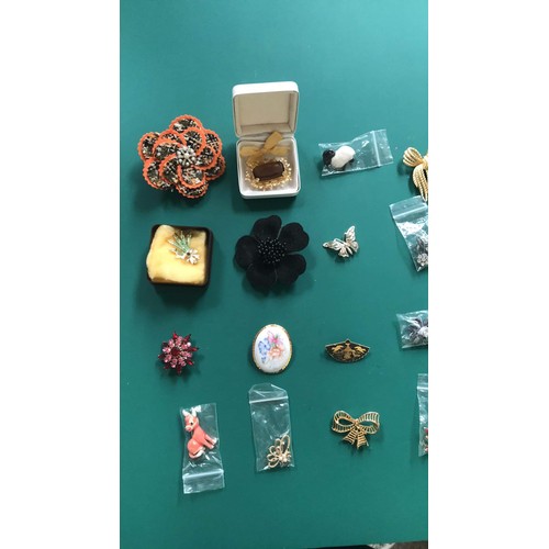 433 - 20 mixed  broaches