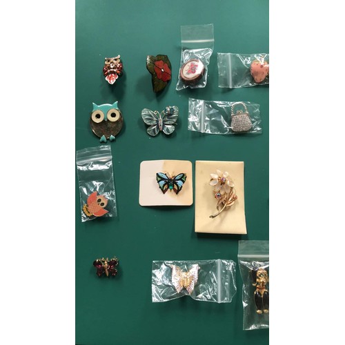 421 - collection of broaches