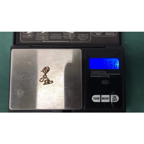 144 - Scrap gold weight 0.60g