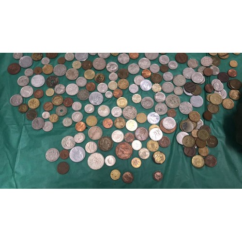 449 - collection of world wide coinage and paper currency