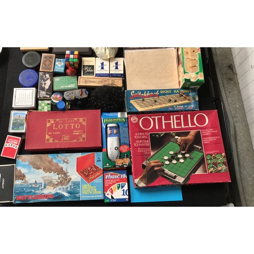 482 - Large quantity of vintage board games