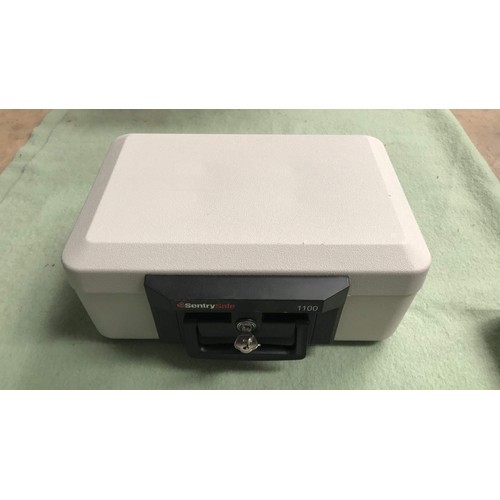 483 - Sentry safe 1100 with key