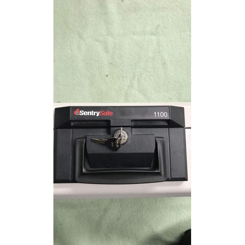 483 - Sentry safe 1100 with key