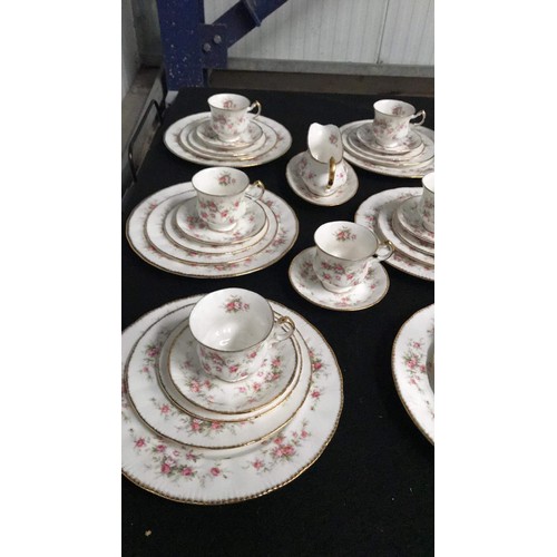 495 - 38 pc Paragon Victoriana rose tea set tea pot lid damaged