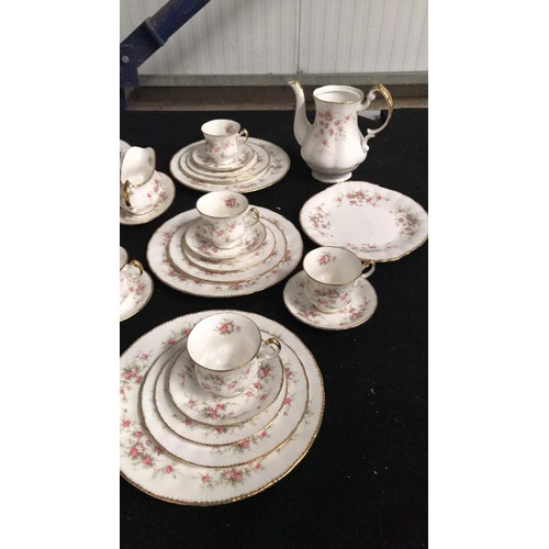 495 - 38 pc Paragon Victoriana rose tea set tea pot lid damaged