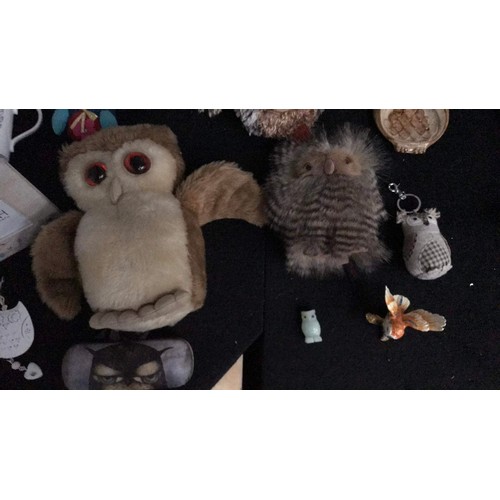 480 - collection of owl related wares