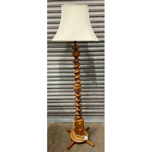 538 - Lamp stand & shade